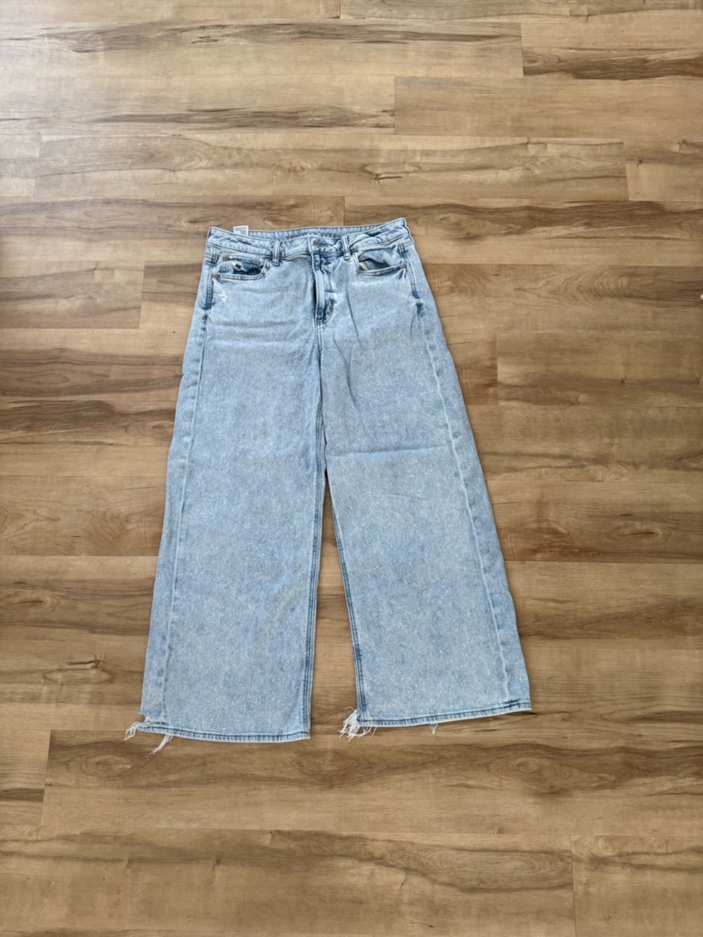 American Eagle High-Rise Baggy Wide Leg Jeans | Light Wash Raw Hem